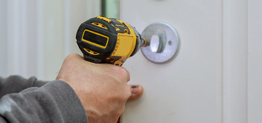 Street Locksmith For Smart Lock Repair in Plantation, FL